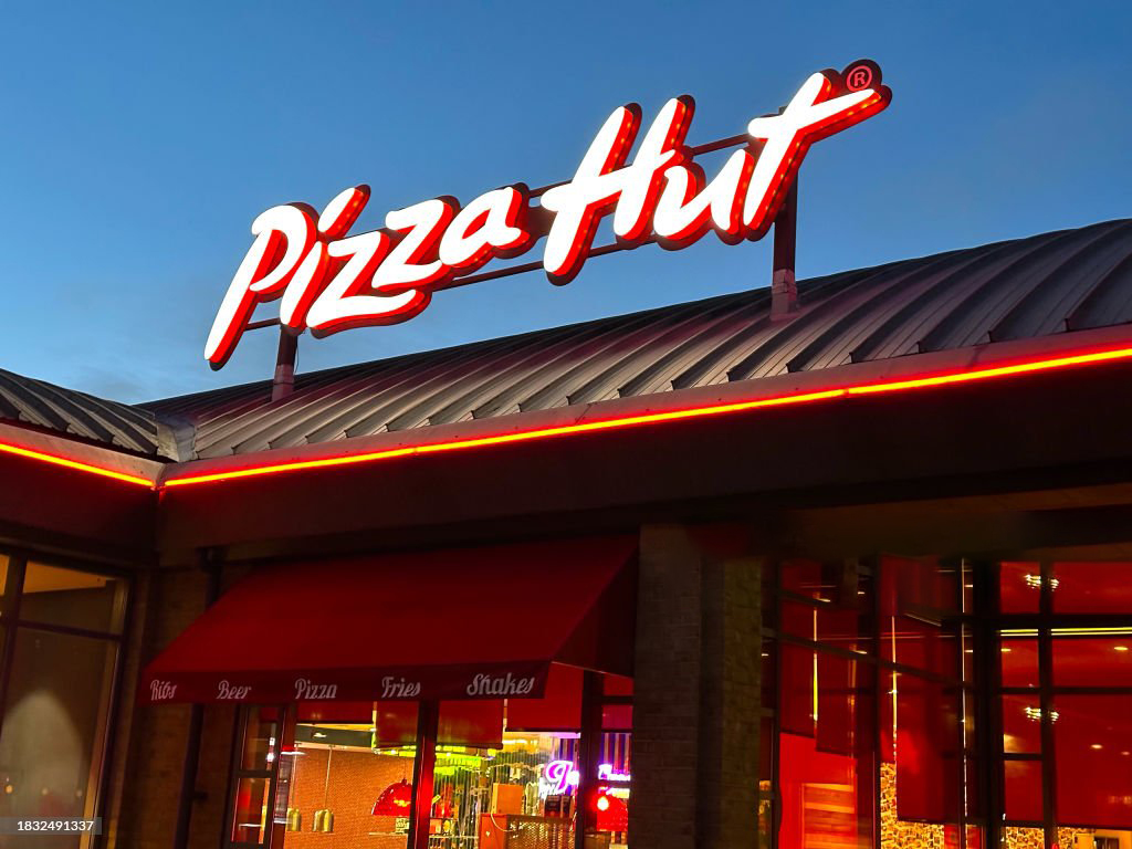Pizza Hut storefront